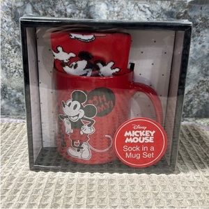 NIB Disney Mickey Mouse Mug & Socks Set 18 oz Gift Set